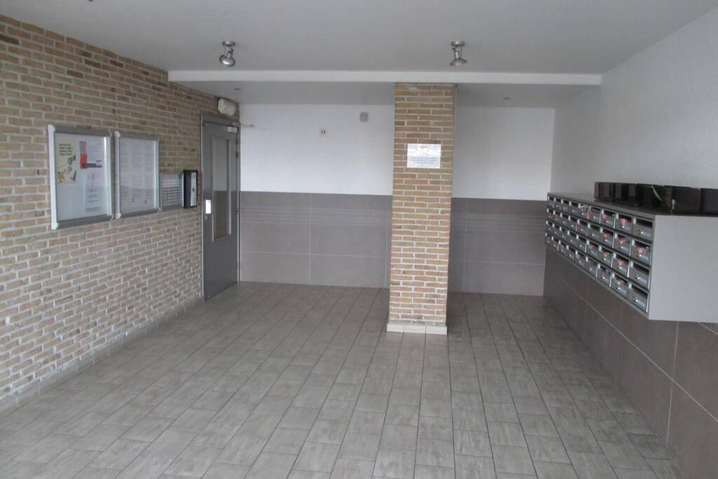 Appartement Residentie Astrid Met Private Parking Bredene Exteriör bild
